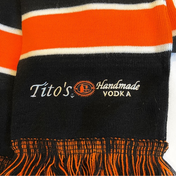 Tito’s striped scarf - Picture 2 of 3